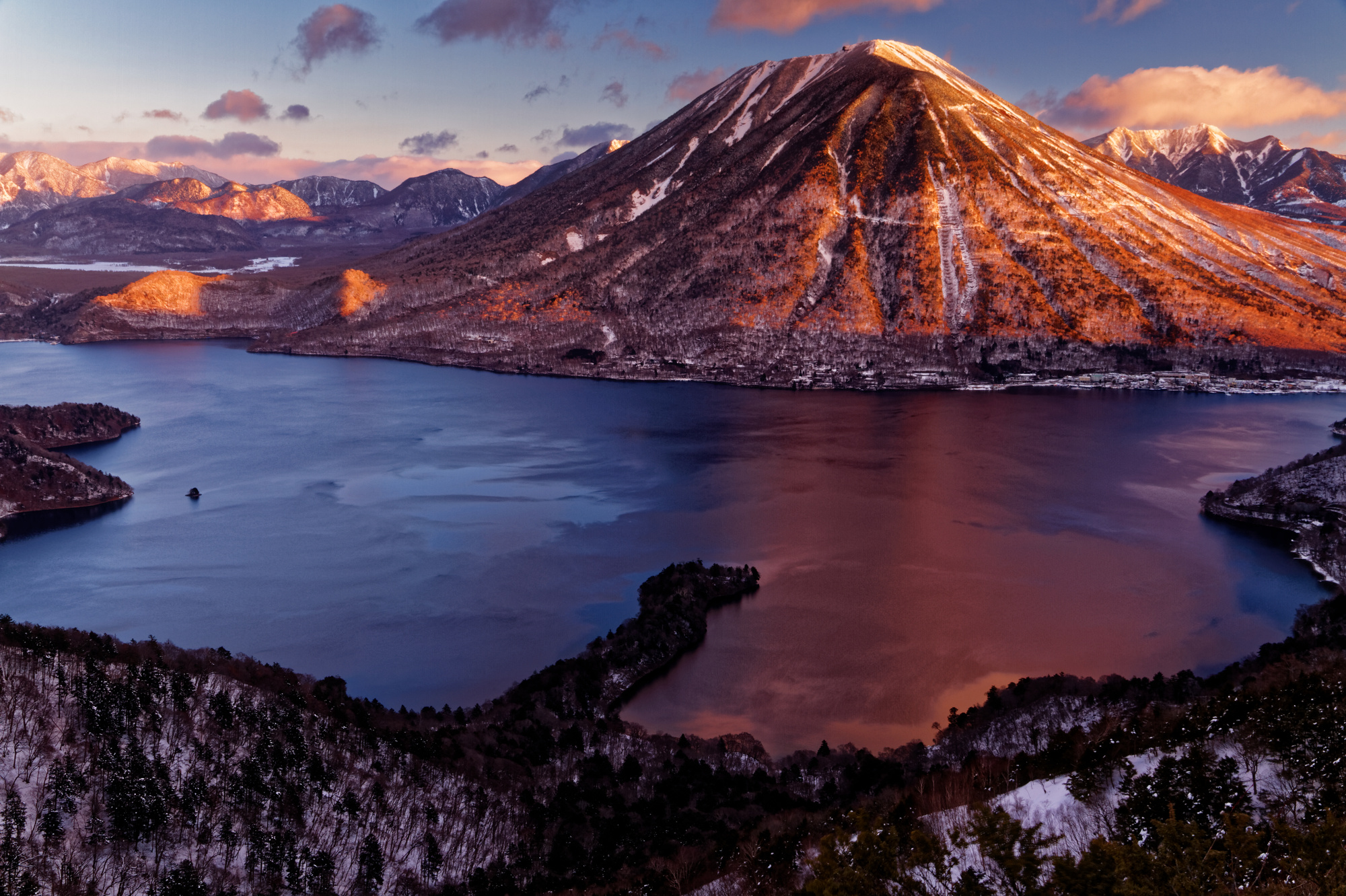 男体山 中禅寺湖